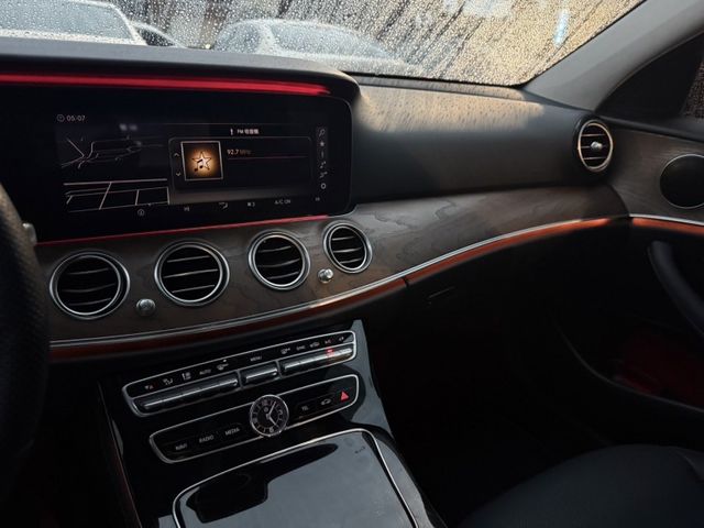 Mercedes-Benz/賓士 E-CLASS  第9張相片