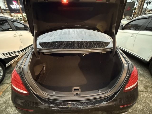 Mercedes-Benz/賓士 E-CLASS  第17張相片