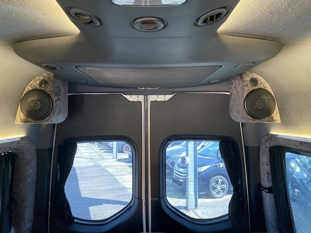 Mercedes-Benz/賓士 Sprinter   第24張相片