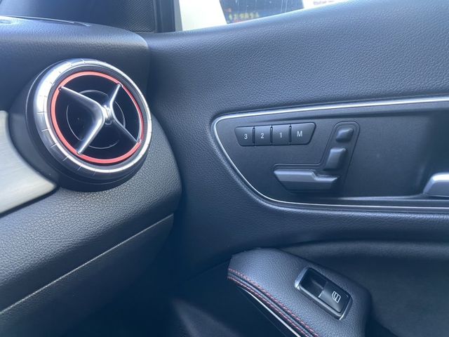 Mercedes-Benz/賓士 CLA250  第18張相片