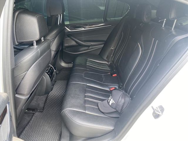 BMW/ 寶馬 540i M Sport  第18張相片