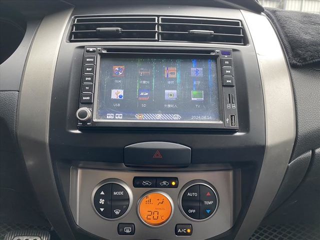 Nissan Livina  第9張相片