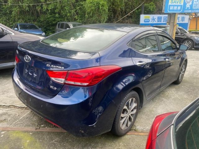 Hyundai Elantra  第4張相片