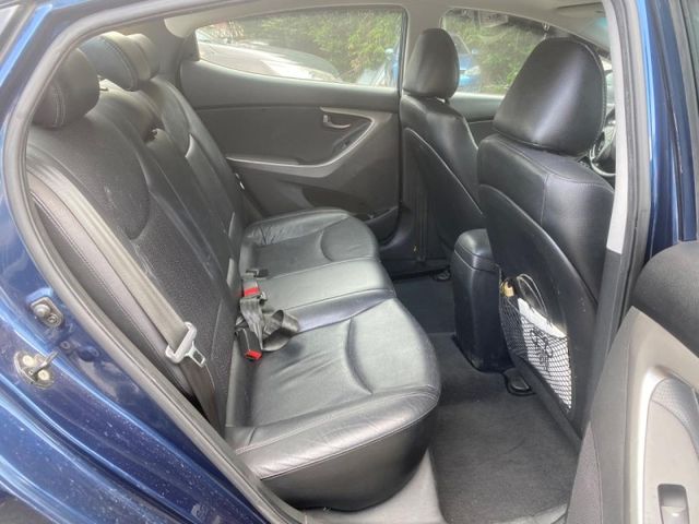 Hyundai Elantra  第8張相片