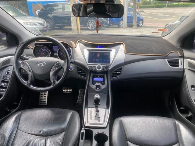 Hyundai Elantra  第9張相片