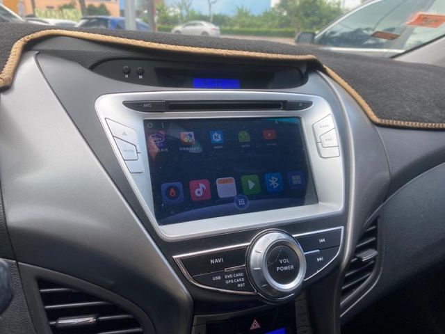 Hyundai Elantra  第11張相片