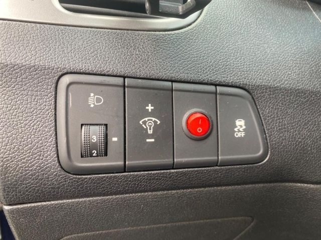 Hyundai Elantra  第13張相片