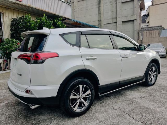 2015 Rav4 2.0 頂級款  免鑰匙 摸門  第3張相片