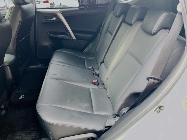 2015 Rav4 2.0 頂級款  免鑰匙 摸門  第6張相片