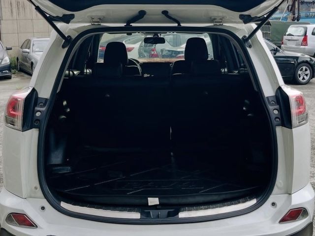 2015 Rav4 2.0 頂級款  免鑰匙 摸門  第11張相片
