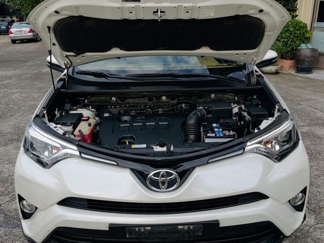 2015 Rav4 2.0 頂級款  免鑰匙 摸門  第12張相片