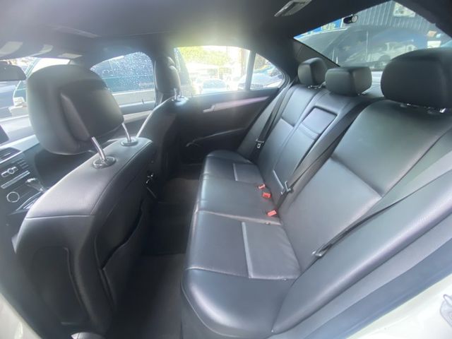 2011 W204 C250 僅跑9萬 1.8渦輪 省油省稅  第7張相片