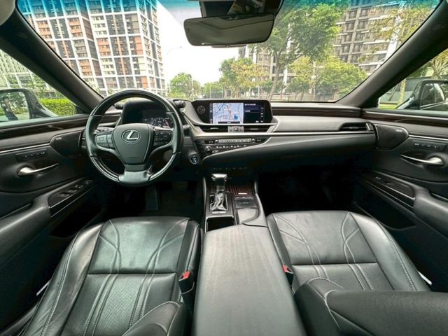 Lexus ES  第1張相片