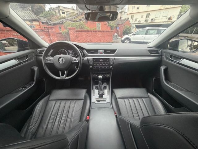 Skoda Superb  第8張相片