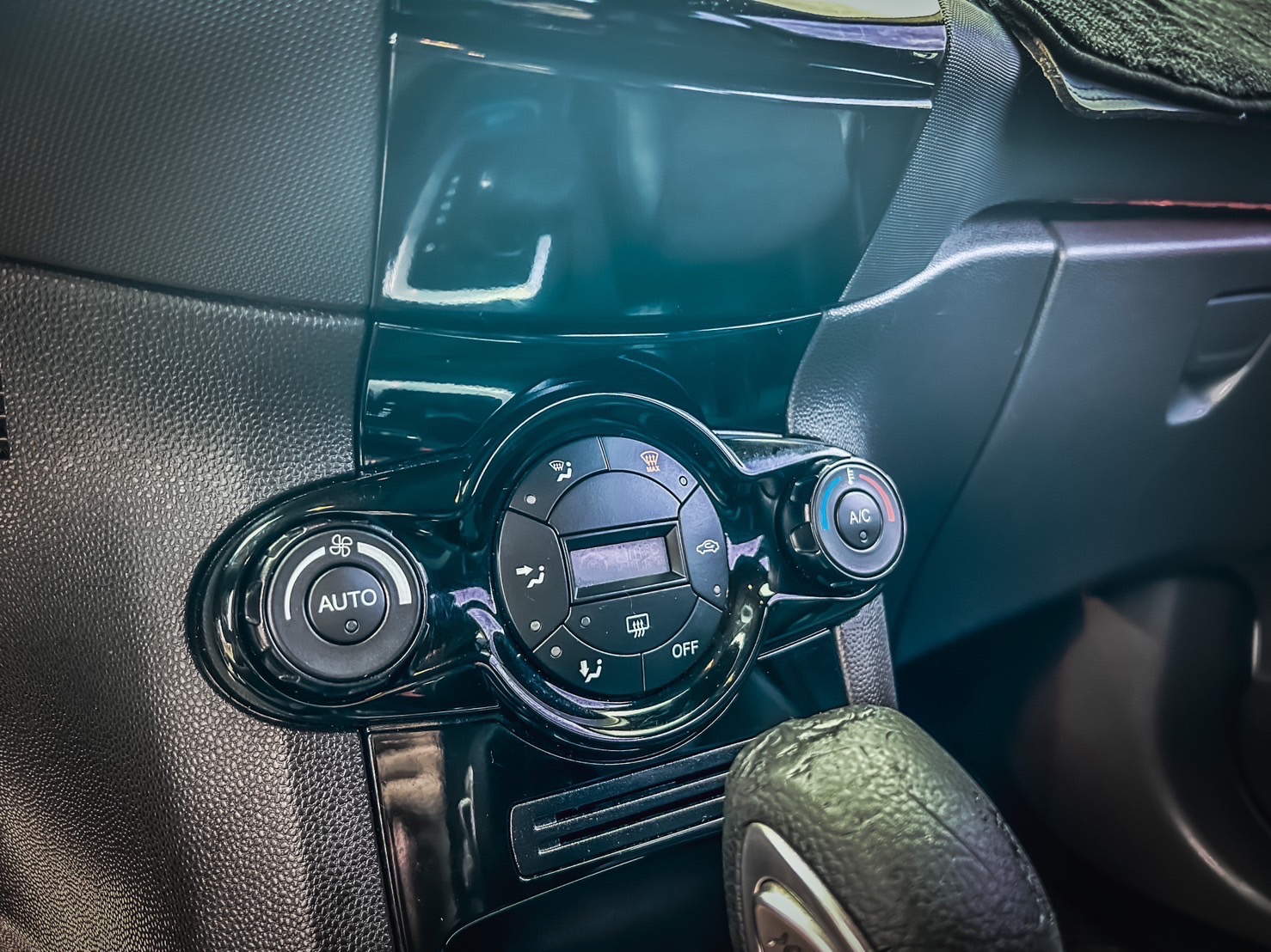 2014 Ford  Fiesta 省油 省稅 1.0 動力十足  第5張相片