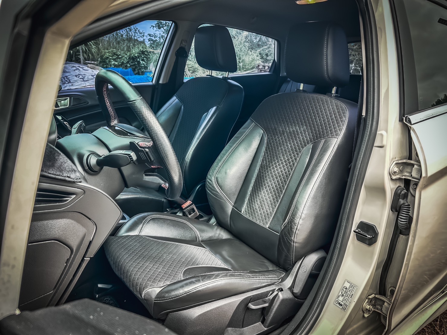 2014 Ford  Fiesta 省油 省稅 1.0 動力十足  第7張相片