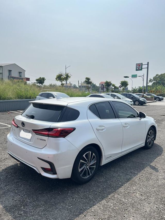 LEXUS凌志 CT200H  第2張相片