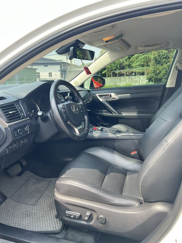 LEXUS凌志 CT200H  第5張相片