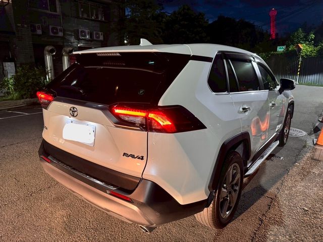 TOYOTA豐田 RAV4  第2張相片