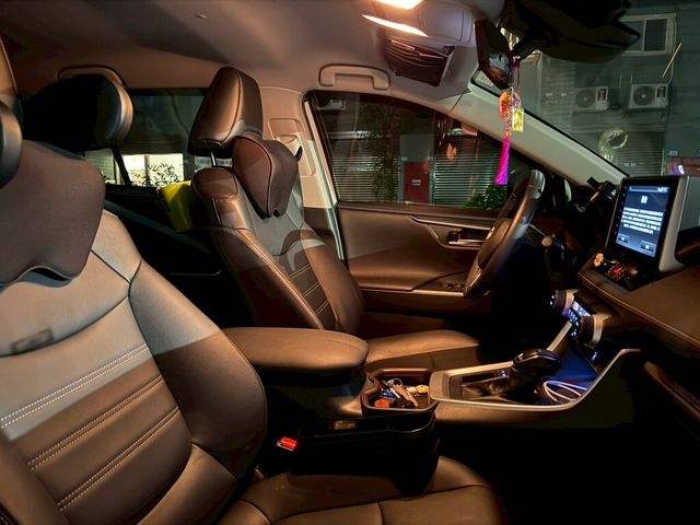 TOYOTA豐田 RAV4  第5張相片