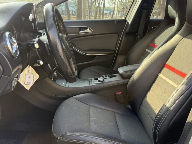 M-BENZ賓士 A180  第9張相片