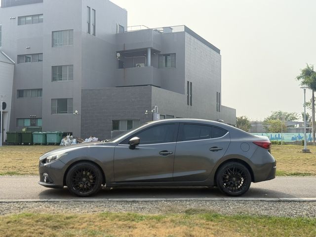 MAZDA馬自達 MAZDA 3  第2張相片