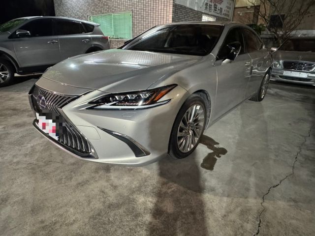 0975492705林先生藍芽盲點免like電動尾門雙電動座椅店內開價：125.8萬網路優惠：112.8萬  第1張相片