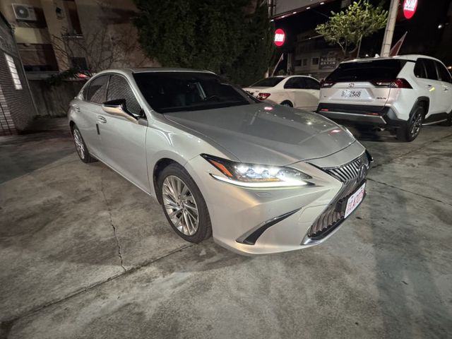 0975492705林先生藍芽盲點免like電動尾門雙電動座椅店內開價：125.8萬網路優惠：112.8萬  第2張相片