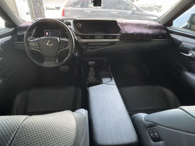 0975492705林先生藍芽盲點免like電動尾門雙電動座椅店內開價：125.8萬網路優惠：112.8萬  第3張相片