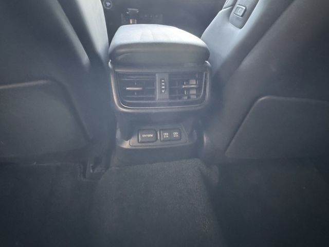 0975492705林先生藍芽盲點免like電動尾門雙電動座椅店內開價：125.8萬網路優惠：112.8萬  第6張相片