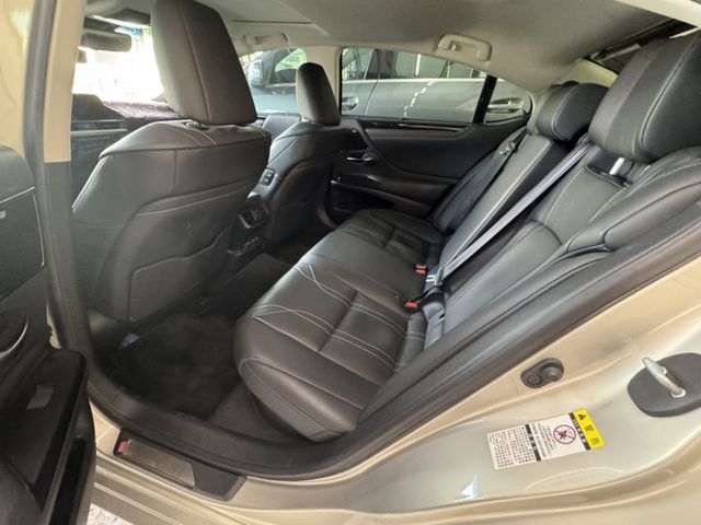 0975492705林先生藍芽盲點免like電動尾門雙電動座椅店內開價：125.8萬網路優惠：112.8萬  第9張相片