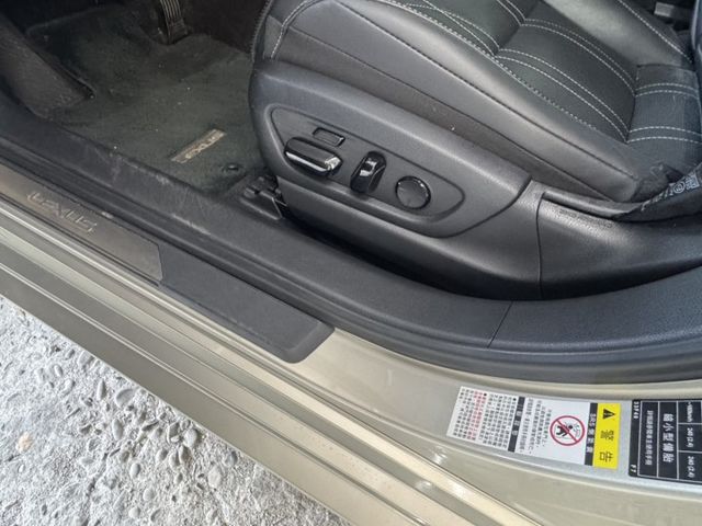 0975492705林先生藍芽盲點免like電動尾門雙電動座椅店內開價：125.8萬網路優惠：112.8萬  第11張相片