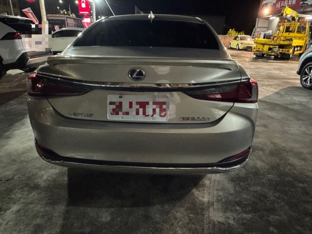 0975492705林先生藍芽盲點免like電動尾門雙電動座椅店內開價：125.8萬網路優惠：112.8萬  第14張相片