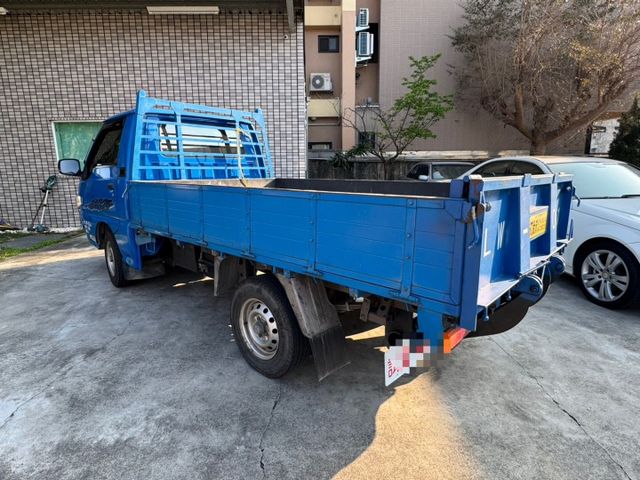 0975492705 林先生僅跑7萬多原廠保養 升降尾門  第4張相片