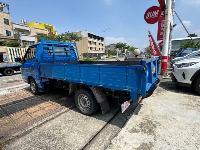 0975492705 林先生僅跑7萬多原廠保養 升降尾門  第8張相片