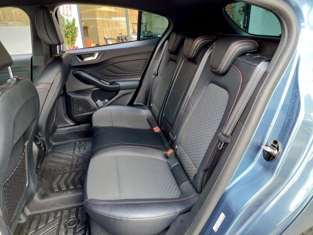 2019年Ford Focus 5D ST-Line ACC主動跟車/抬頭顯示器/車道偏離警示系統  第6張相片