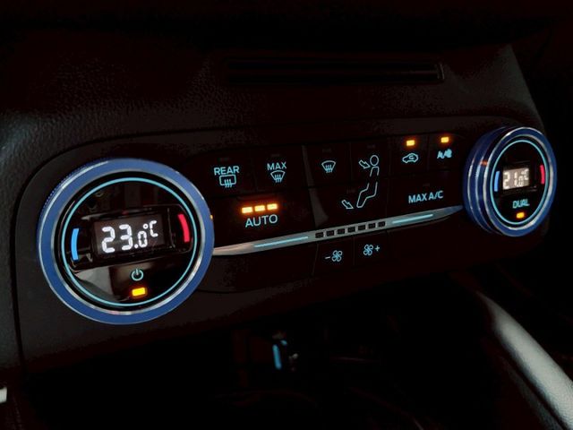 2019年Ford Focus 5D ST-Line ACC主動跟車/抬頭顯示器/車道偏離警示系統  第13張相片