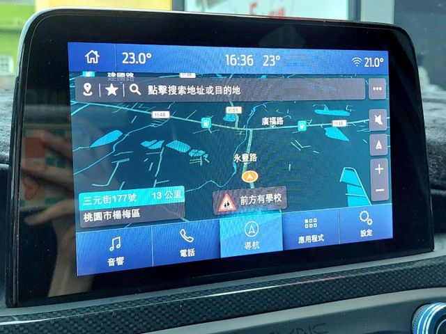 2019年Ford Focus 5D ST-Line ACC主動跟車/抬頭顯示器/車道偏離警示系統  第15張相片