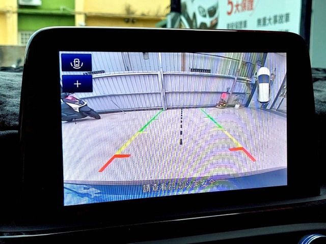 2019年Ford Focus 5D ST-Line ACC主動跟車/抬頭顯示器/車道偏離警示系統  第16張相片