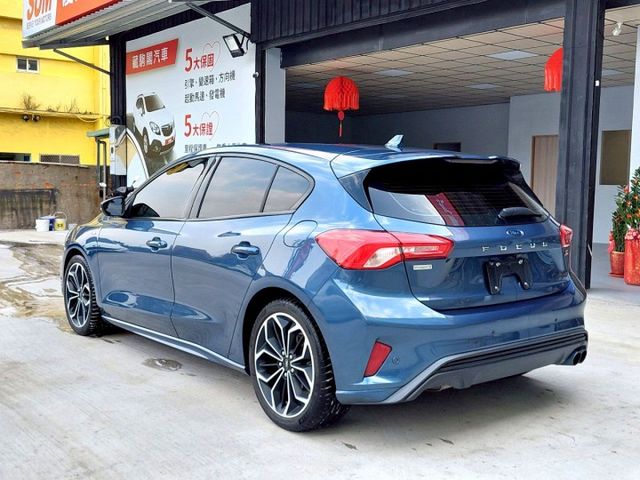 2019年Ford Focus 5D ST-Line ACC主動跟車/抬頭顯示器/車道偏離警示系統  第17張相片