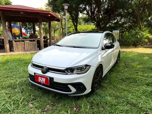 2022年式小改款 Volkswagen Polo 原廠保固中~數位儀錶+無線充電盤 外觀帥氣 內裝氣氛佳!  第1張相片