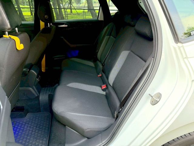 2022年式小改款 Volkswagen Polo 原廠保固中~數位儀錶+無線充電盤 外觀帥氣 內裝氣氛佳!  第6張相片