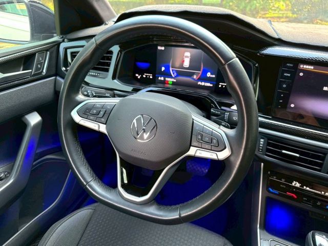 2022年式小改款 Volkswagen Polo 原廠保固中~數位儀錶+無線充電盤 外觀帥氣 內裝氣氛佳!  第8張相片