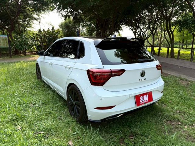 2022年式小改款 Volkswagen Polo 原廠保固中~數位儀錶+無線充電盤 外觀帥氣 內裝氣氛佳!  第13張相片
