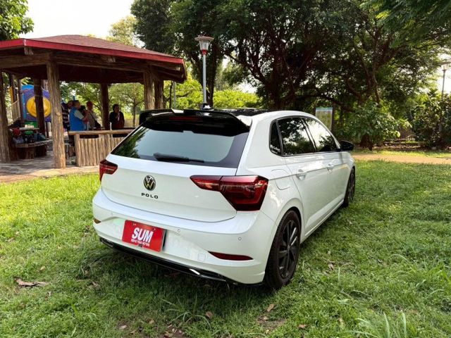 2022年式小改款 Volkswagen Polo 原廠保固中~數位儀錶+無線充電盤 外觀帥氣 內裝氣氛佳!  第15張相片