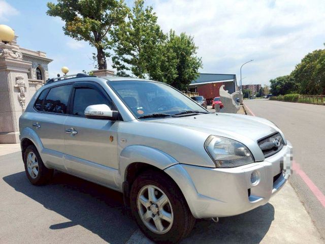 2010年Hyundai Tucson 2.0 柴油旗艦 僅跑8萬~  第3張相片