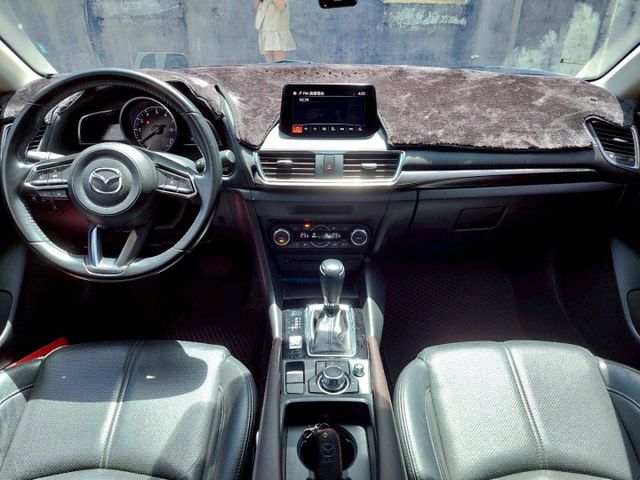 2018年Mazda3 2.0 5D  抬頭顯示器/I-KEY/AEB自動緊急煞車系統  第4張相片