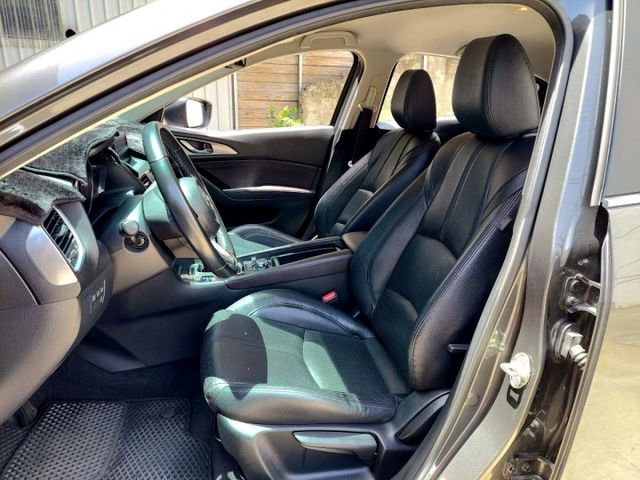 2018年Mazda3 2.0 5D  抬頭顯示器/I-KEY/AEB自動緊急煞車系統  第5張相片