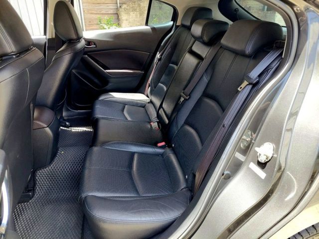 2018年Mazda3 2.0 5D  抬頭顯示器/I-KEY/AEB自動緊急煞車系統  第6張相片