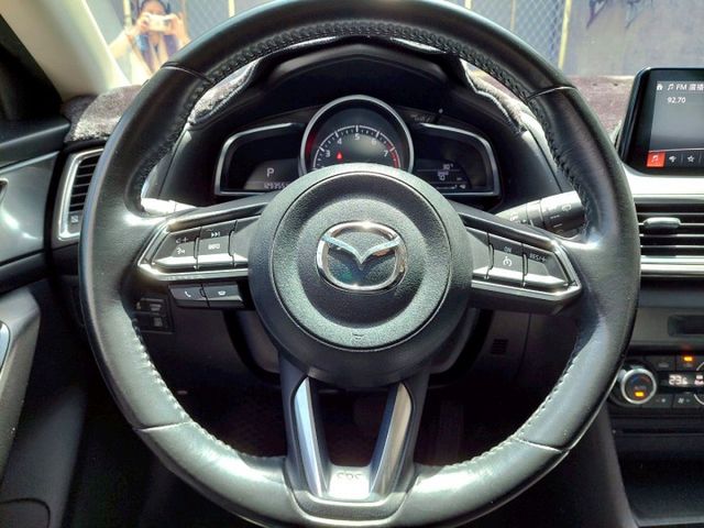 2018年Mazda3 2.0 5D  抬頭顯示器/I-KEY/AEB自動緊急煞車系統  第7張相片